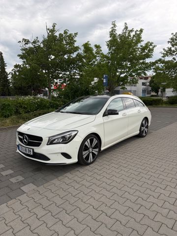 MERCEDES-BENZ CLA 180 Shooting Brake mit Panoramaschiebedach