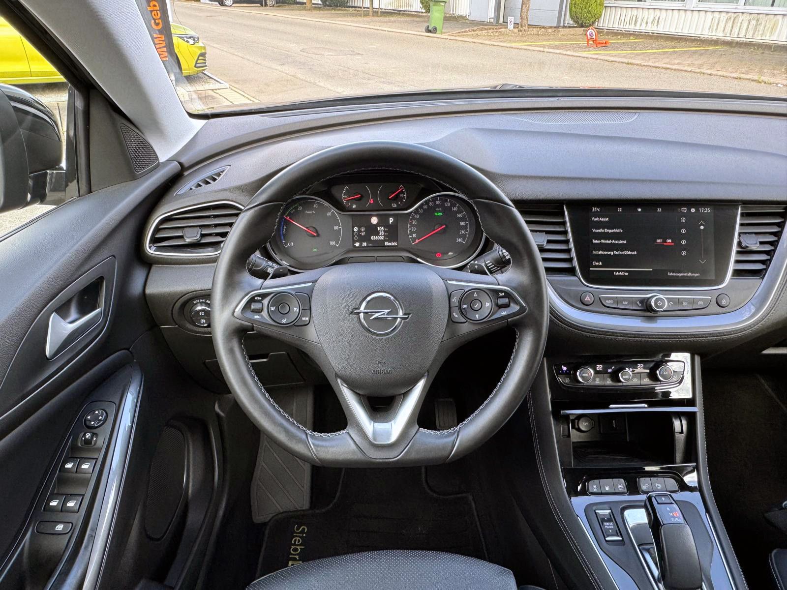 Fahrzeugabbildung Opel Grandland (X) Plug-In Ultimate LED AHK 360° SHZ
