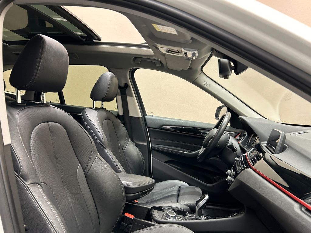 BMW X1 xDrive20d Sport Line Autom. *PANO*AHK*LED*