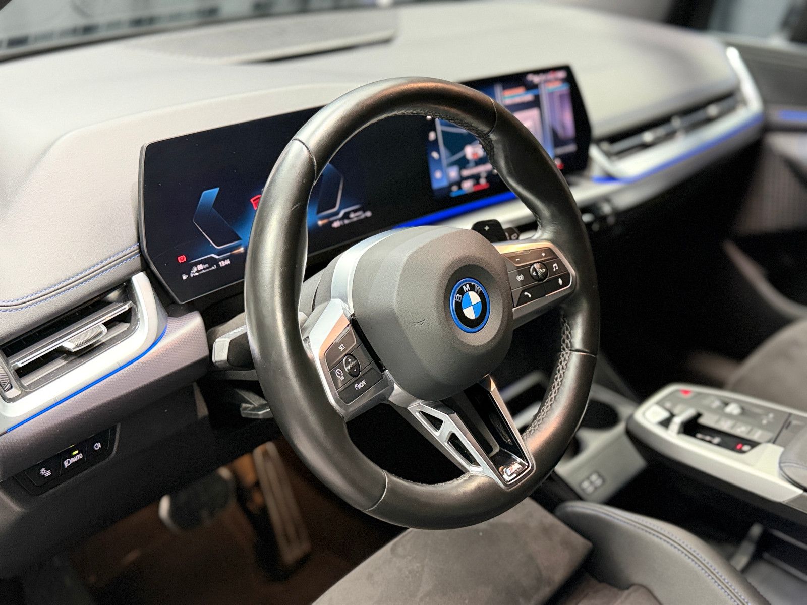 Fahrzeugabbildung BMW 225e Active Tourer xDrive MSport|HIFI|AHK|WIDES