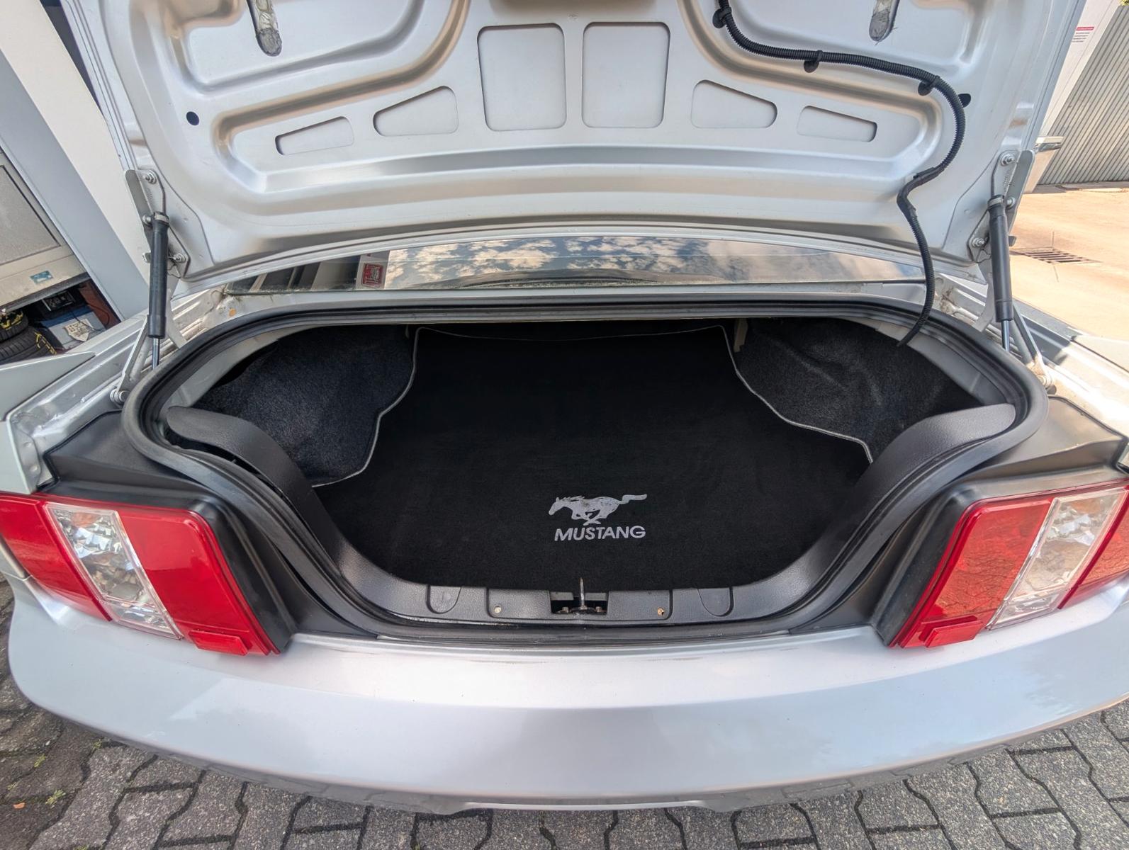 Ford Mustang GT V8 4.6 305ch - Sièges Sport éléctriques - Pneus été - Régulateur de vitesse