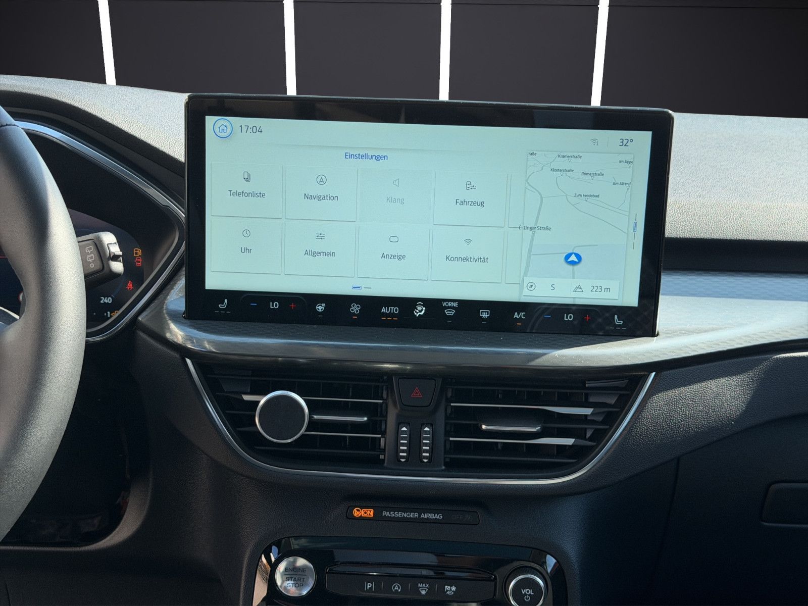 Fahrzeugabbildung Ford Kuga Titanium/Pano/Shz/LenkrdHZ/Rückfahrkamera