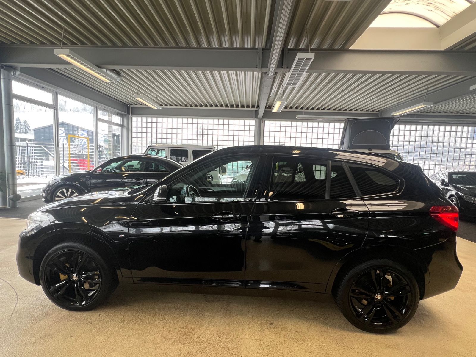 Fahrzeugabbildung BMW X1 xDrive 25 i M Sport *PANO*HEAD-UP*LED*MEMORY*