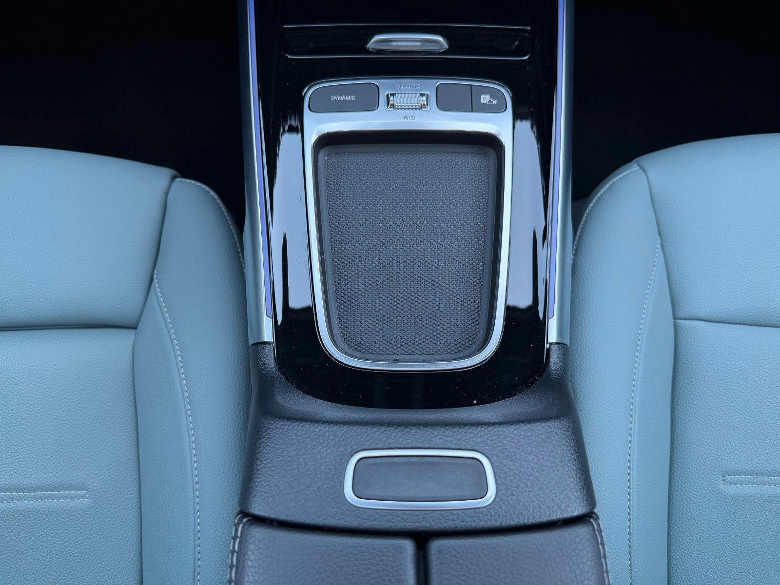 Fahrzeugabbildung Mercedes-Benz GLB 250 4M AMG Night+Pano+Burm+360°+Keyless+20"