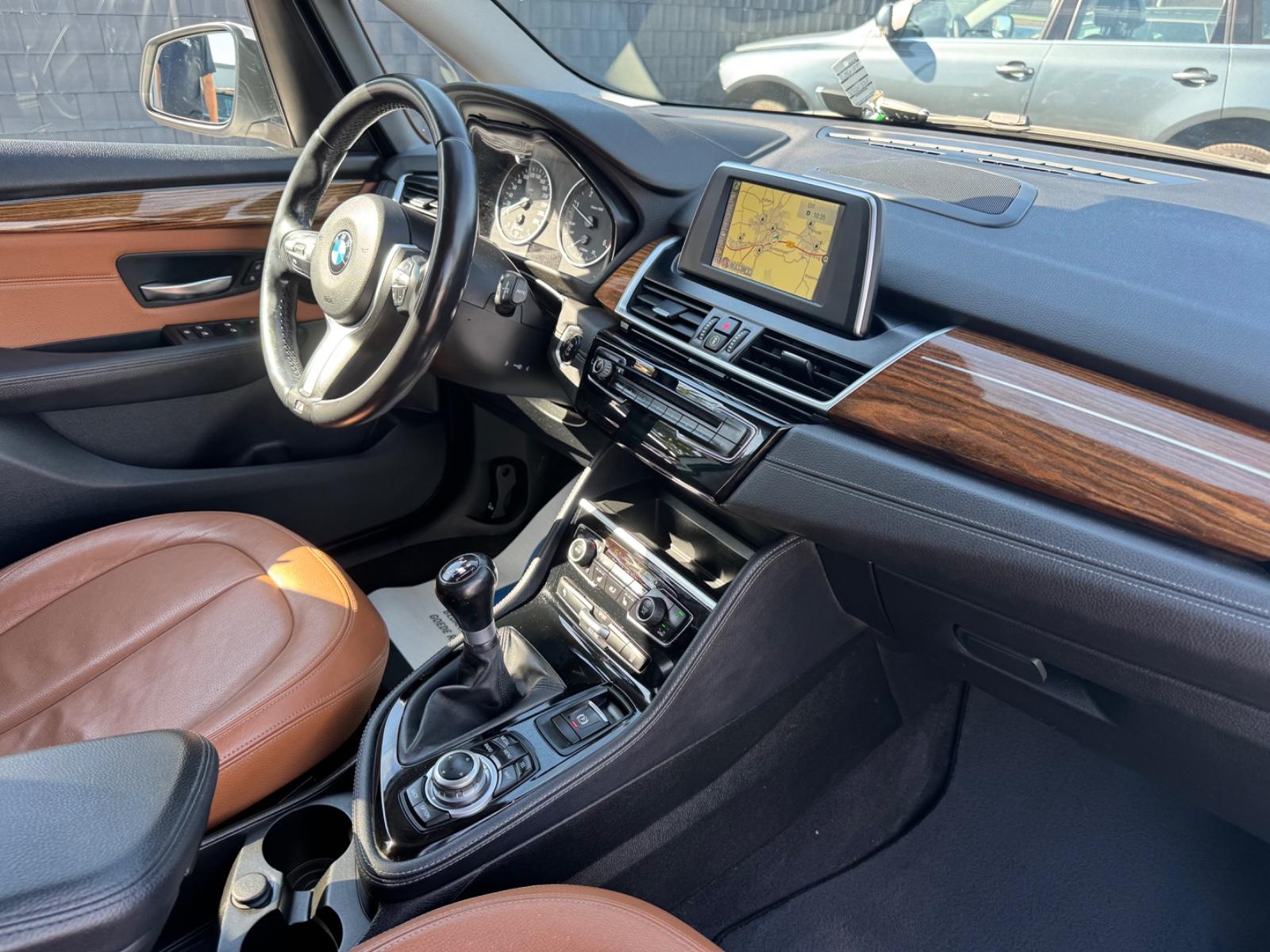 BMW 218 Active Tourer *NAVI*LEDER*PDC*LED*TEMP*