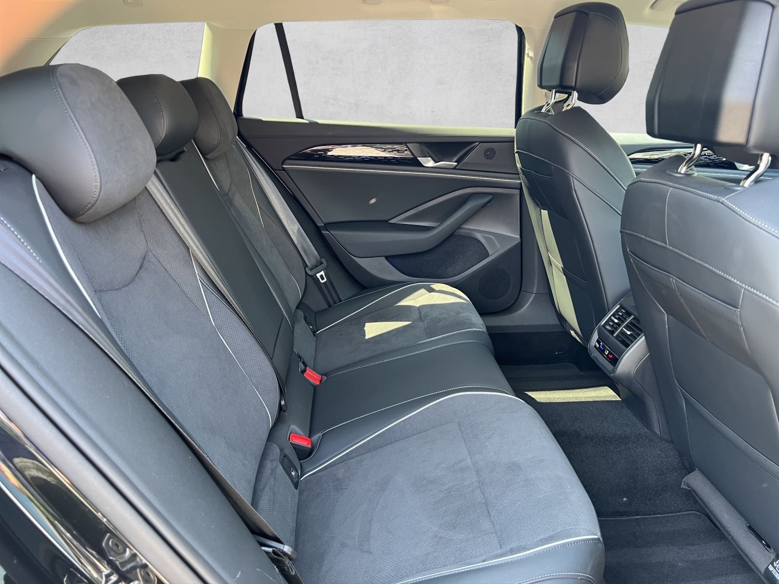 Passat Variant Business 2.0 TDI DSG AHK*Navi*ACC