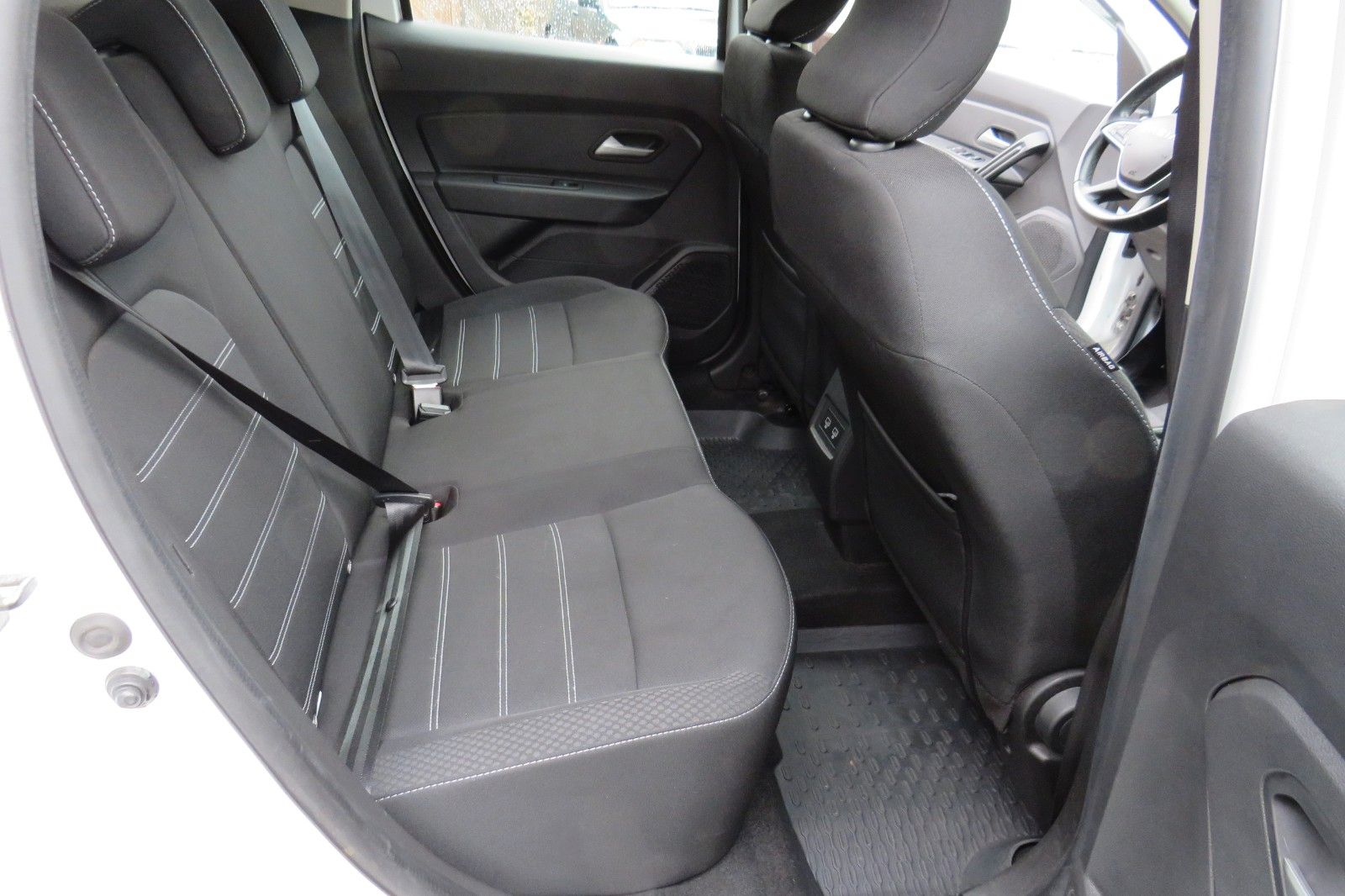 Fahrzeugabbildung Dacia Duster II Expression DIESEL NAVI ALU LED 1.HAND