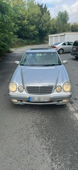 Mercedes-Benz Mercedes E280 - Mercedes-Benz E 280 in Düsseldorf