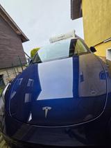 Tesla Model Y Standard Hinterradantrieb Standard - Tesla Model Y: Blau