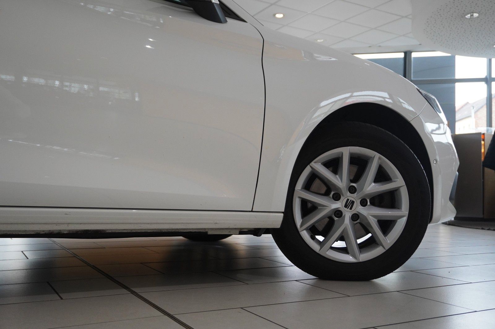 Fahrzeugabbildung SEAT Leon ST 2.0 TDI STYLE NAVI/LED/VIRT/SPORT/SH/DAB
