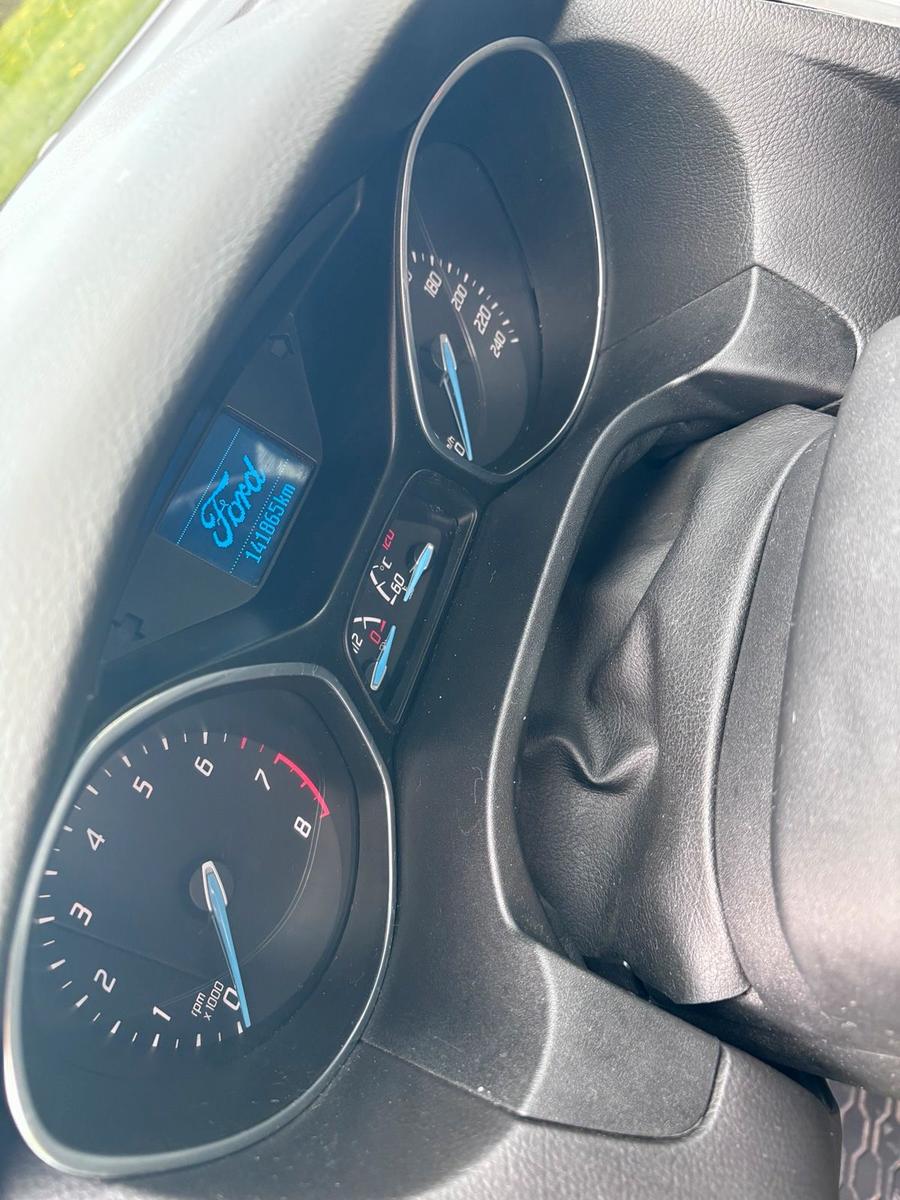Ford Focus 2014 — photo 13