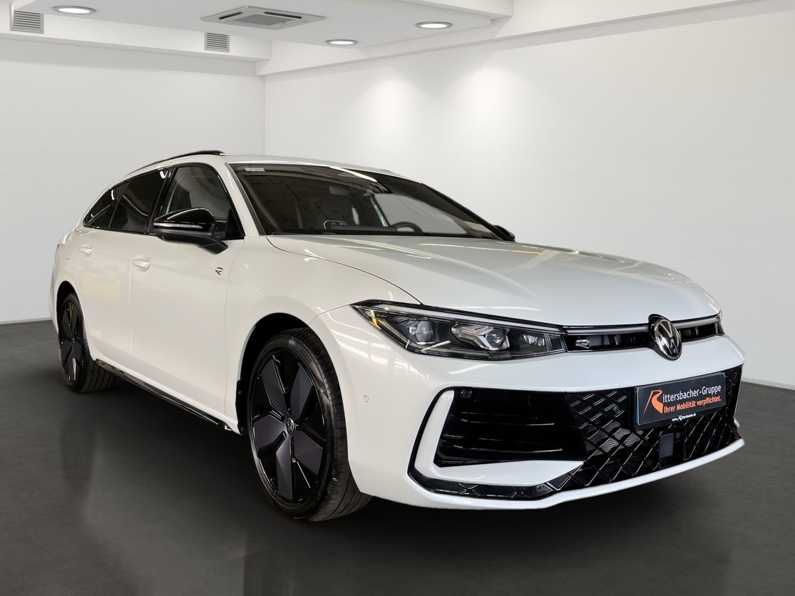 Volkswagen Passat Variant R-Line 1,5 eHybrid Navi AHK BusiP foto 3