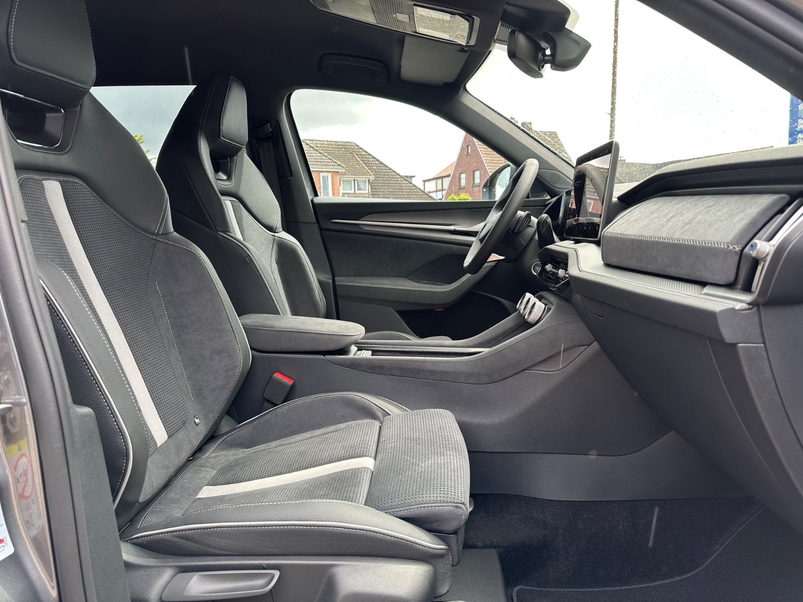 Fahrzeugabbildung SKODA Kodiaq 1.5 TSI Sportline DSG AHK/Matrix/Navi/ACC