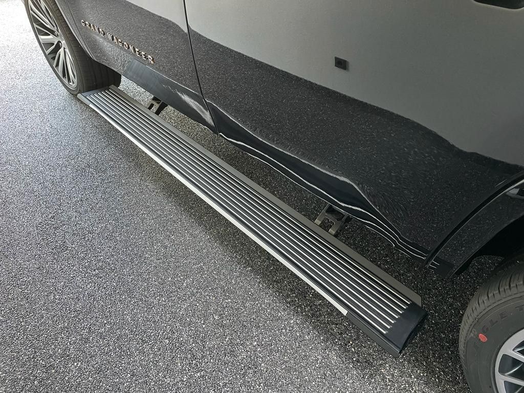 Fahrzeugabbildung Jeep GRAND WAGONEER SERIES III 6.4L V-8!