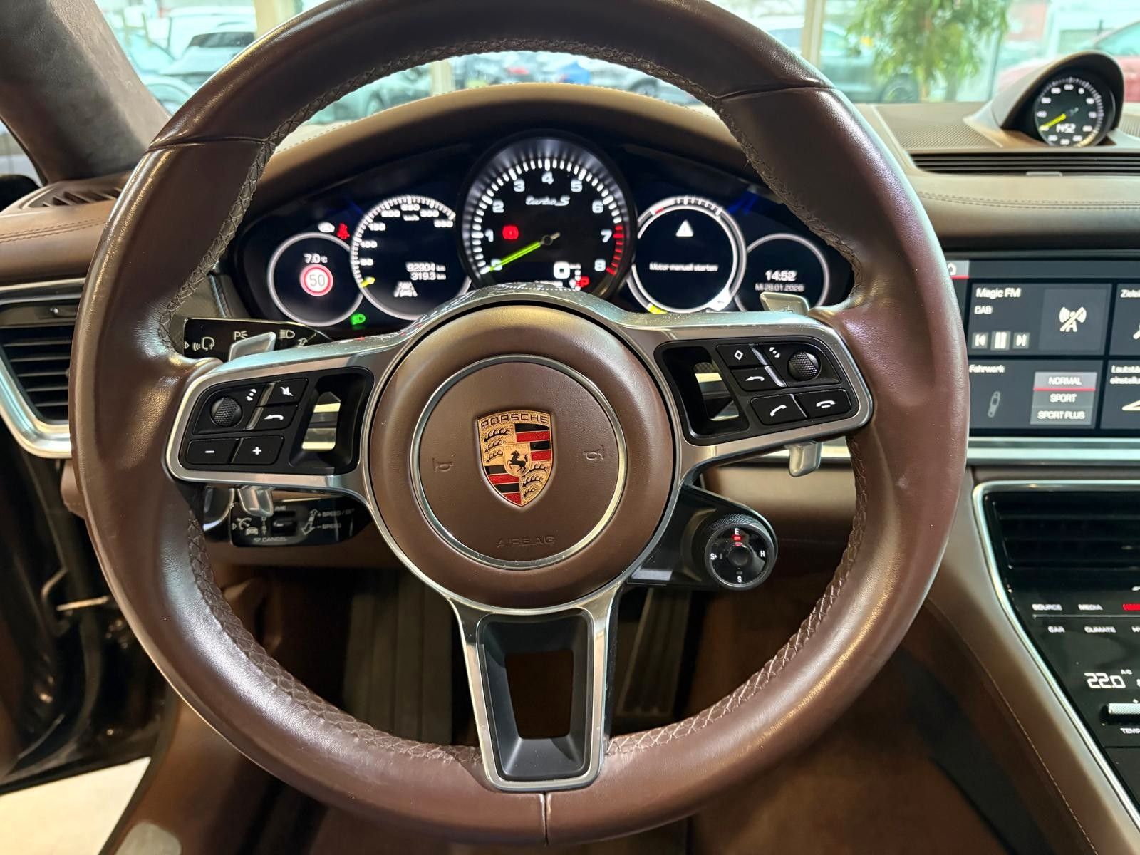 Fahrzeugabbildung Porsche Panamera Turbo S E-Hybrid Executive
