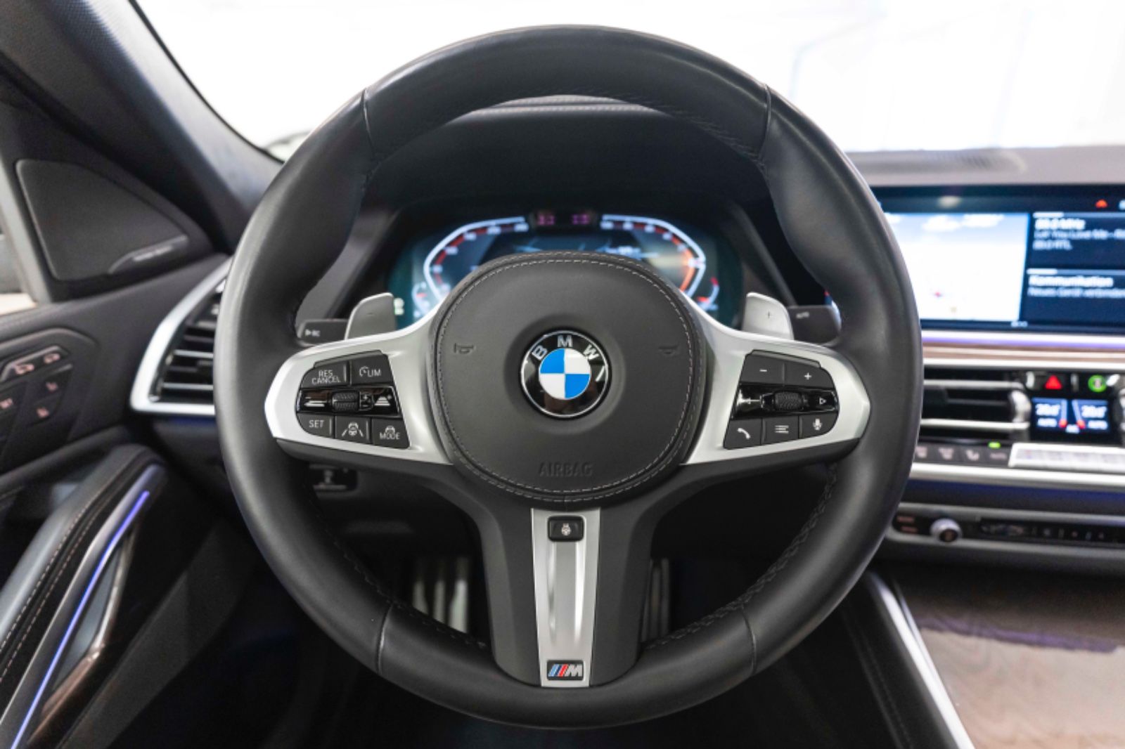 Fahrzeugabbildung BMW X6 40i xDrive M Sportpaket Harman Head up 360