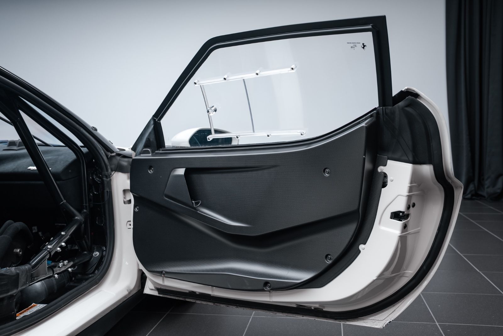 Fahrzeugabbildung Ferrari 296 Challenge TOP/PASSENGER SEAT/SILENCERS