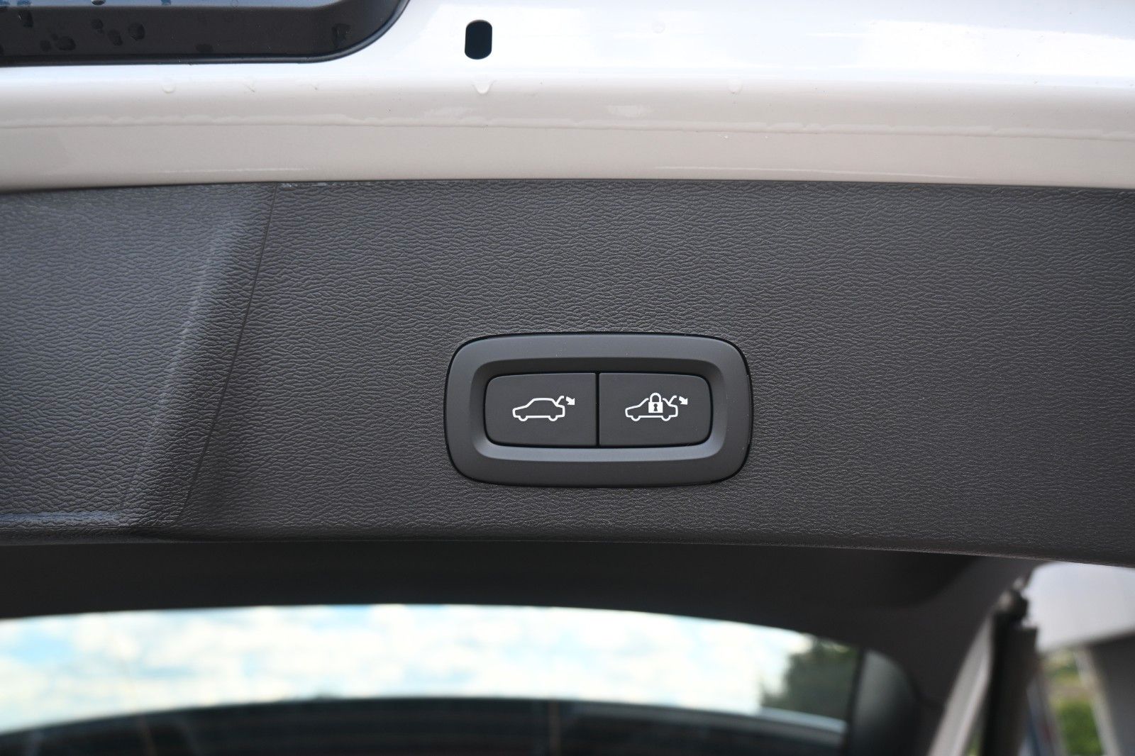 Fahrzeugabbildung Volvo XC40 B4 DKG Plus Dark*H&K*FSHZG*360°*ACC*AHK