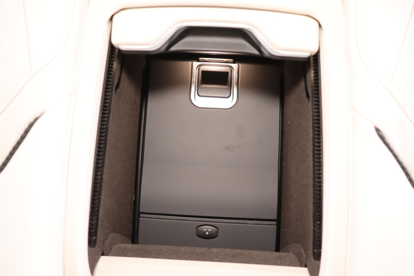 Fahrzeugabbildung BMW 750 L i xDrive M Paket Night-Vision * 4x Massage