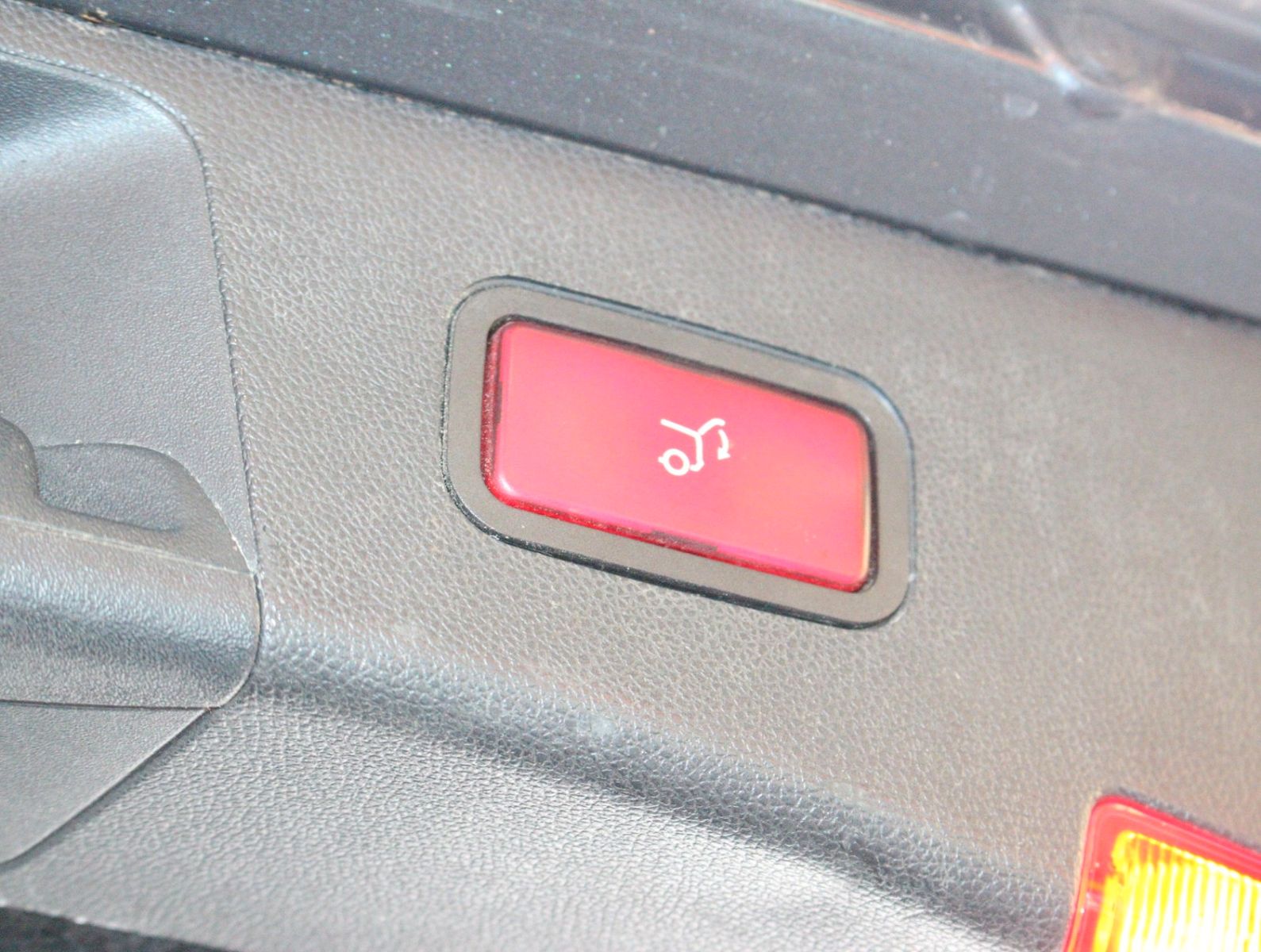 Fahrzeugabbildung Mercedes-Benz E 250 T CDI Avantgarde Distronic + AHK + ILS