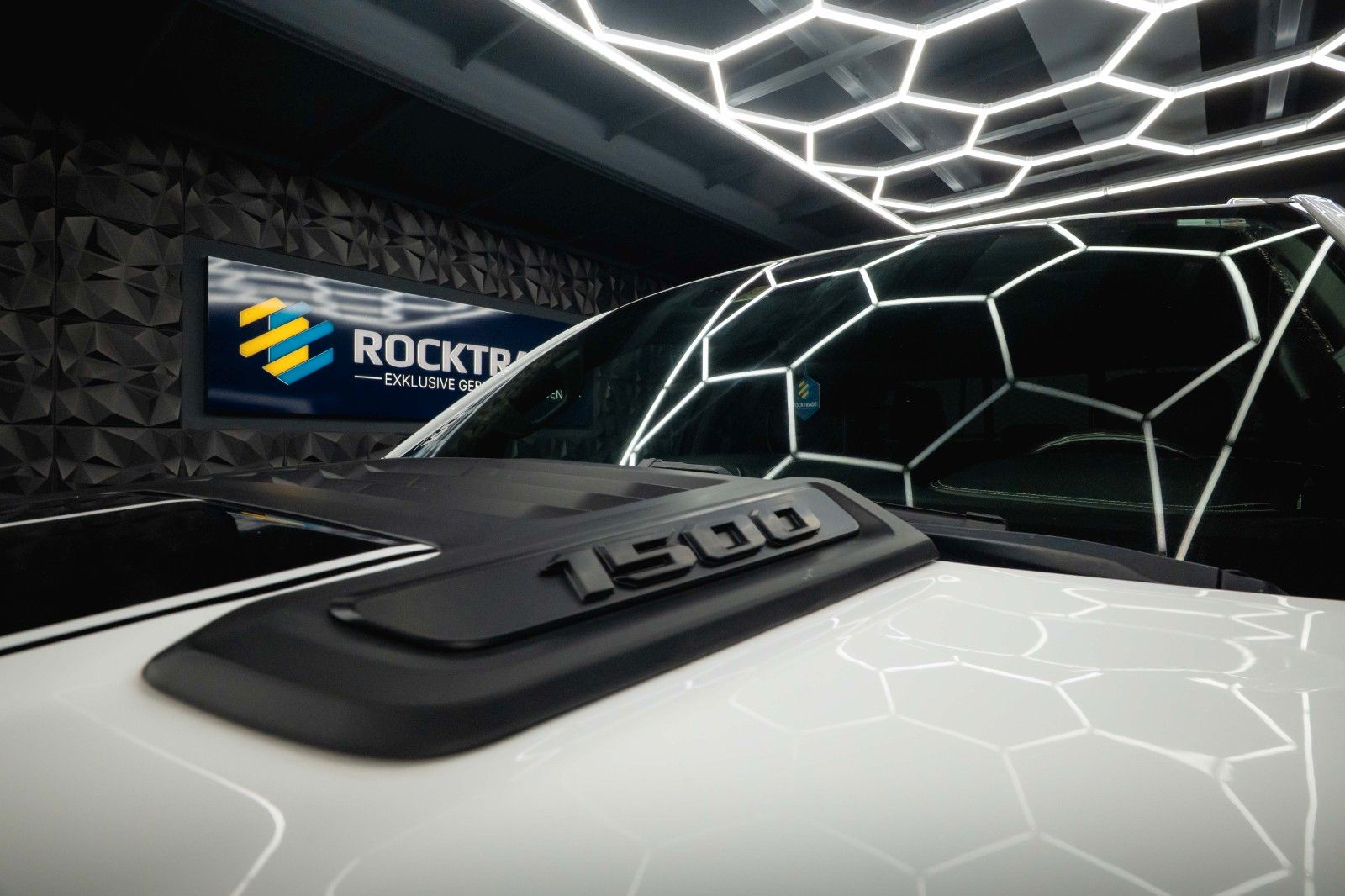 Fahrzeugabbildung Dodge RAM 5.7 V8 HEMI LIMITED Offroad Night-Paket *LED