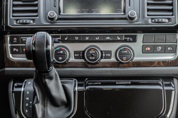 Fahrzeugabbildung Volkswagen T6 Multivan Highline|KÜHLBOX||DYNAUDI|LEDER|FULL