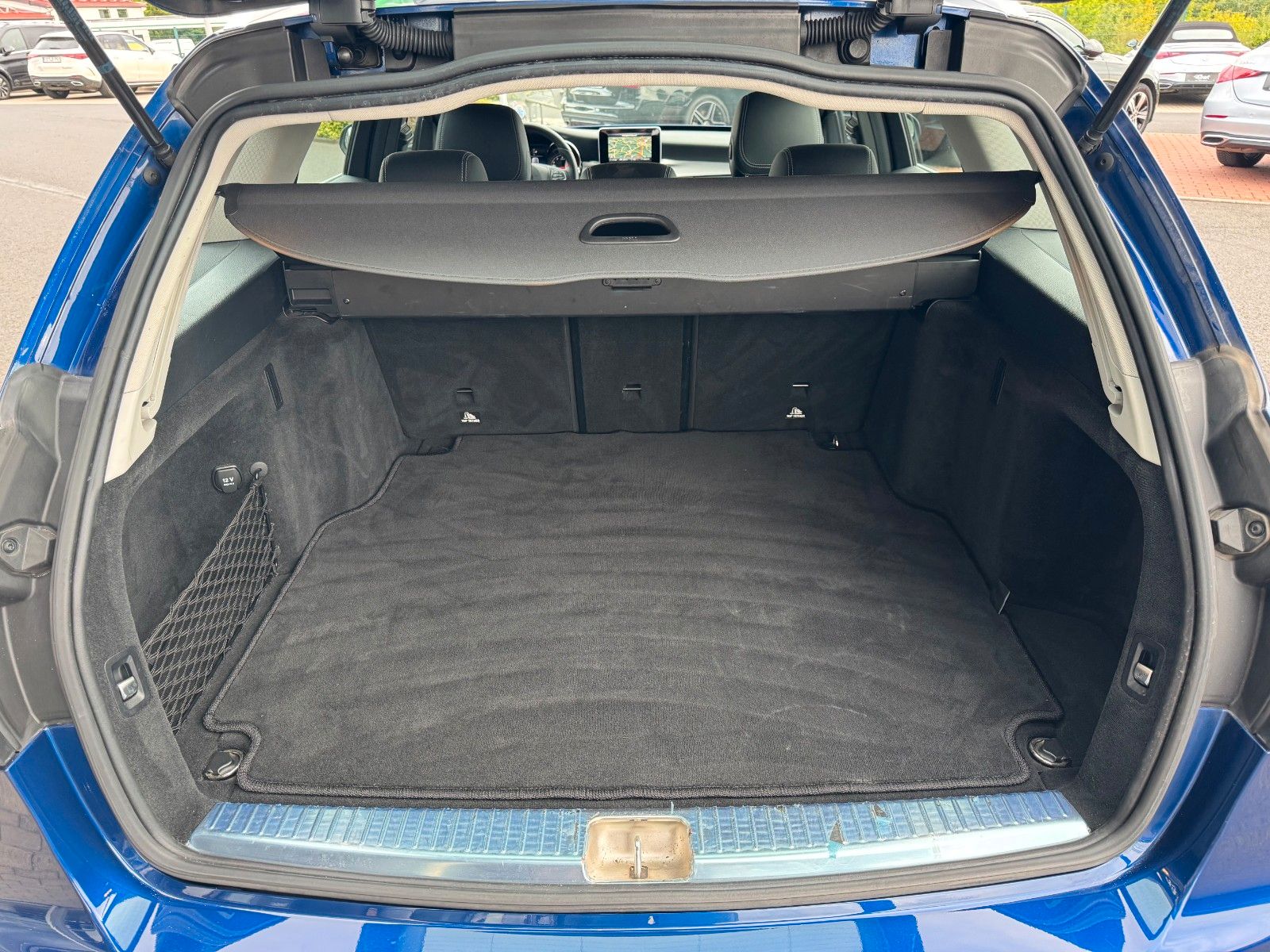 Fahrzeugabbildung Mercedes-Benz C 300 T Avantgarde+Ambiente+LED+IHC+SpiegelP