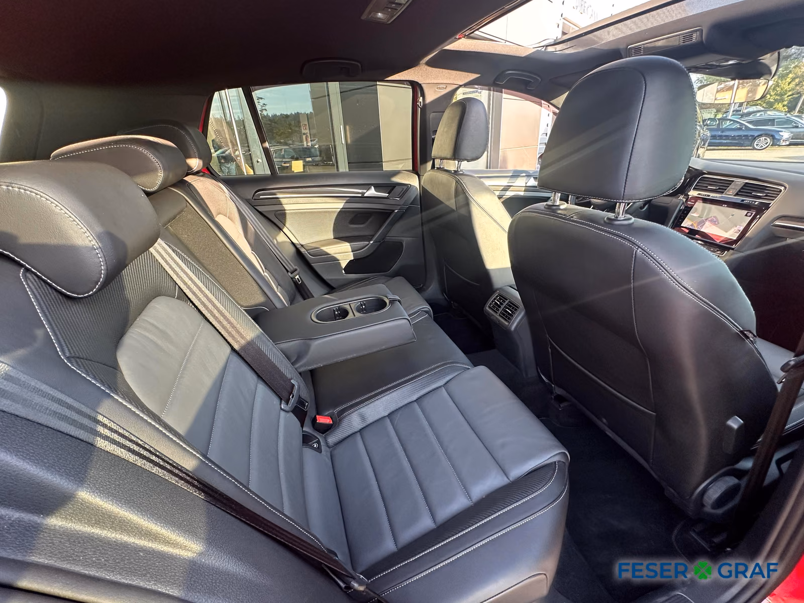 Volkswagen Golf VII R 2.0 TSI DSG LED PANO DYNAUDIO KAMERA