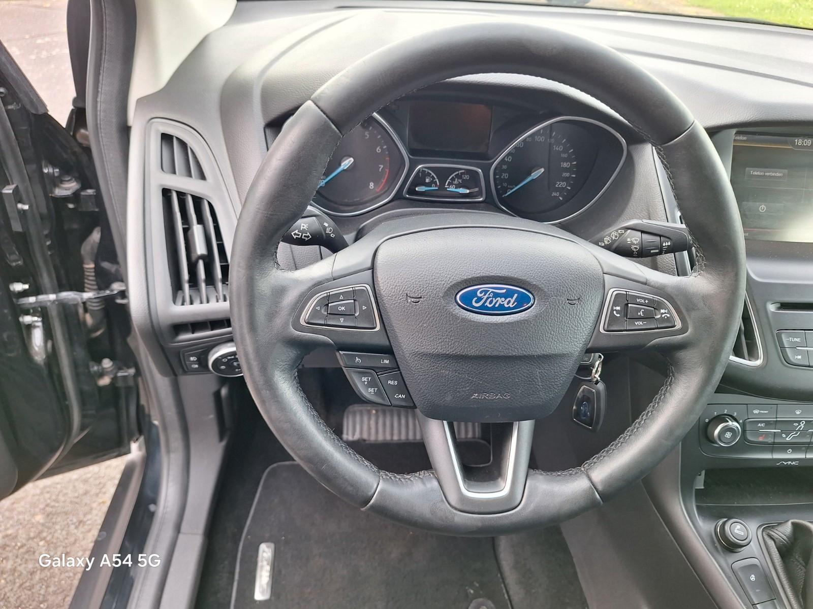 Ford Focus 2015 — photo 11