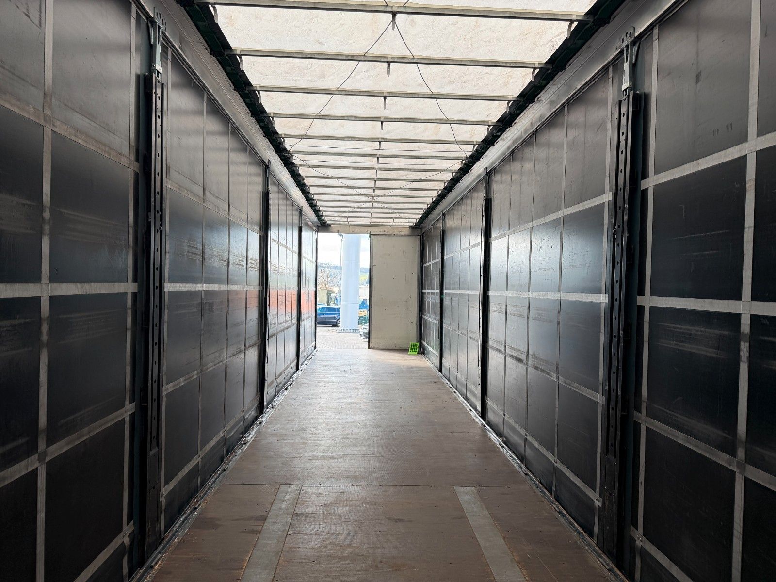Fahrzeugabbildung Berger SAPL 24 LTMN 1x lift SAF Hubdach Schiebeverdeck