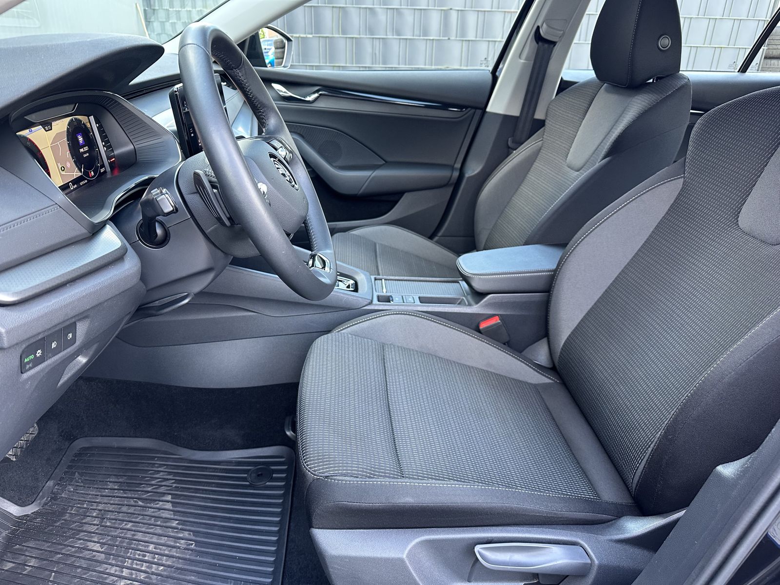 Fahrzeugabbildung SKODA Octavia 2.0 TDI DSG Ambition NAV+LED+VCOCK+LHZG