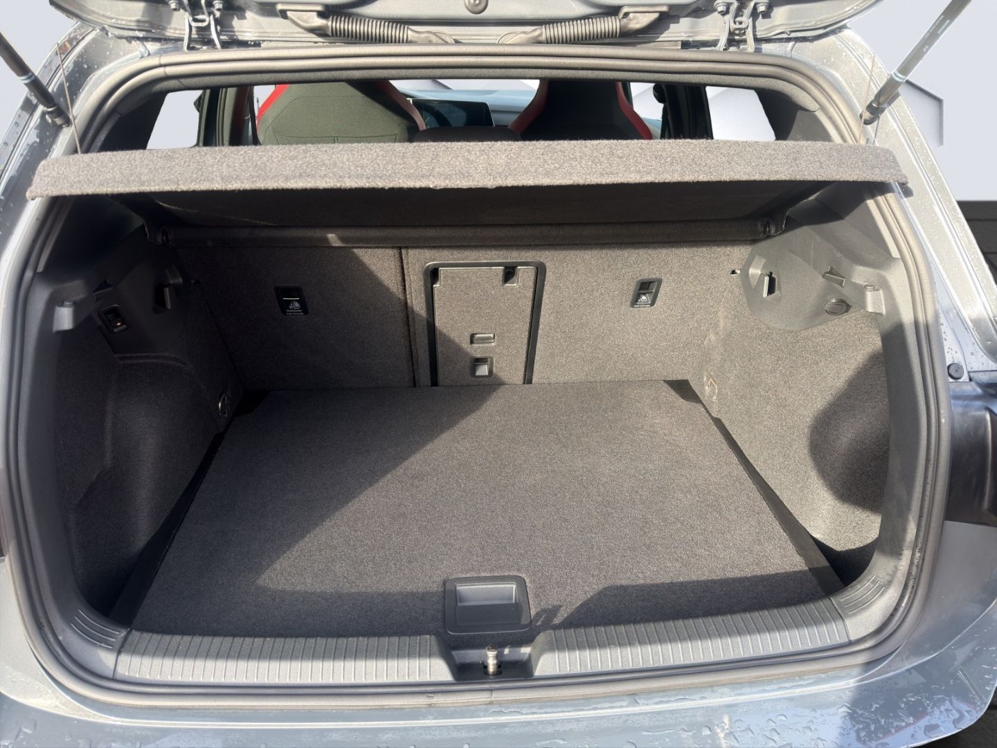 Golf VIII 2.0 TSI DSG 180kW AHZV LED HuD Sitzhei