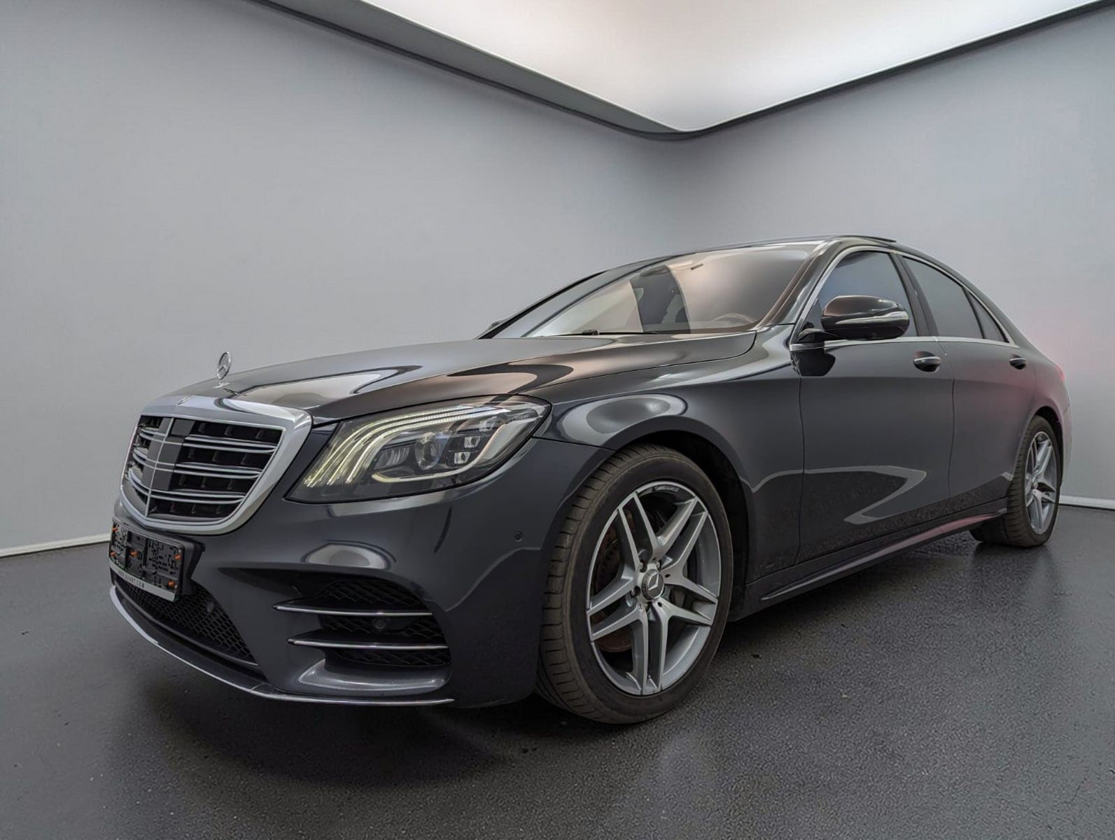 MERCEDES-BENZ S560 4M AMG*3xTV*CHAUFFEUR*EXKLUSIV*NIGHTVISION