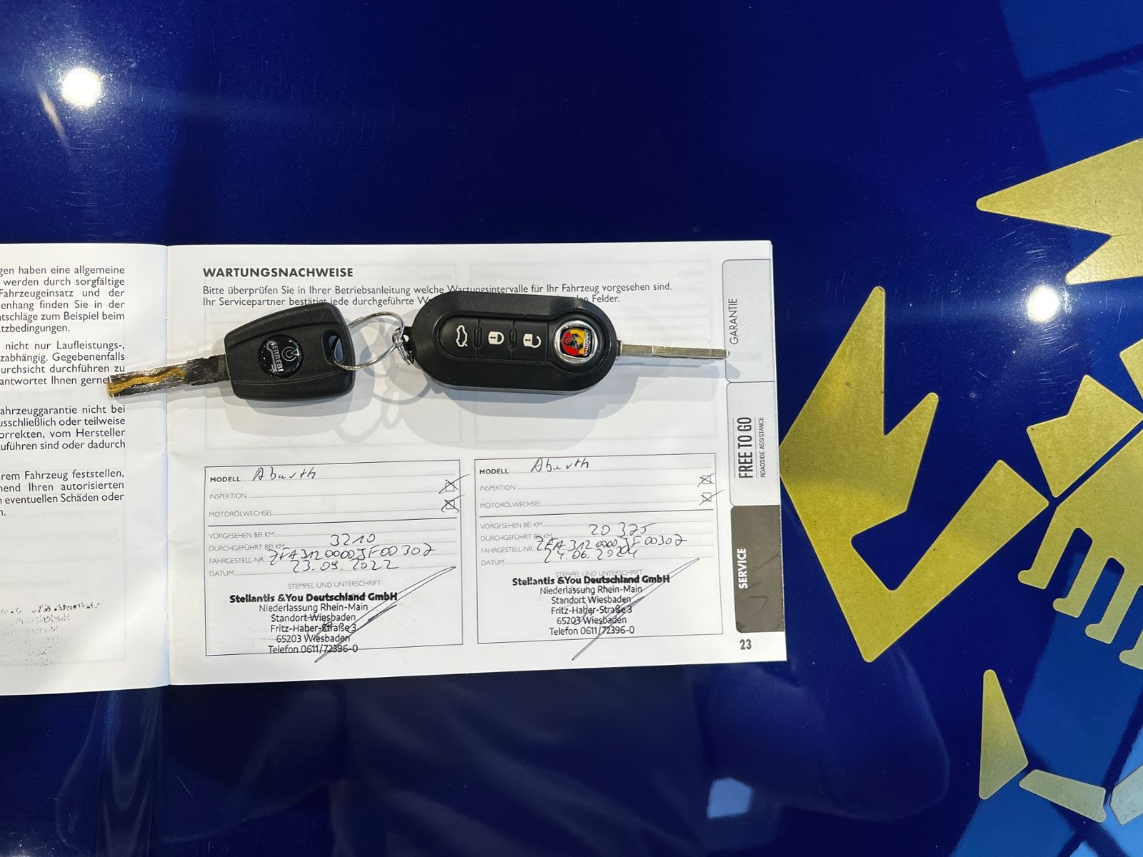 Fahrzeugabbildung Abarth 595C Scorpioneoro Turismo Aut  Sitzheizung RFK