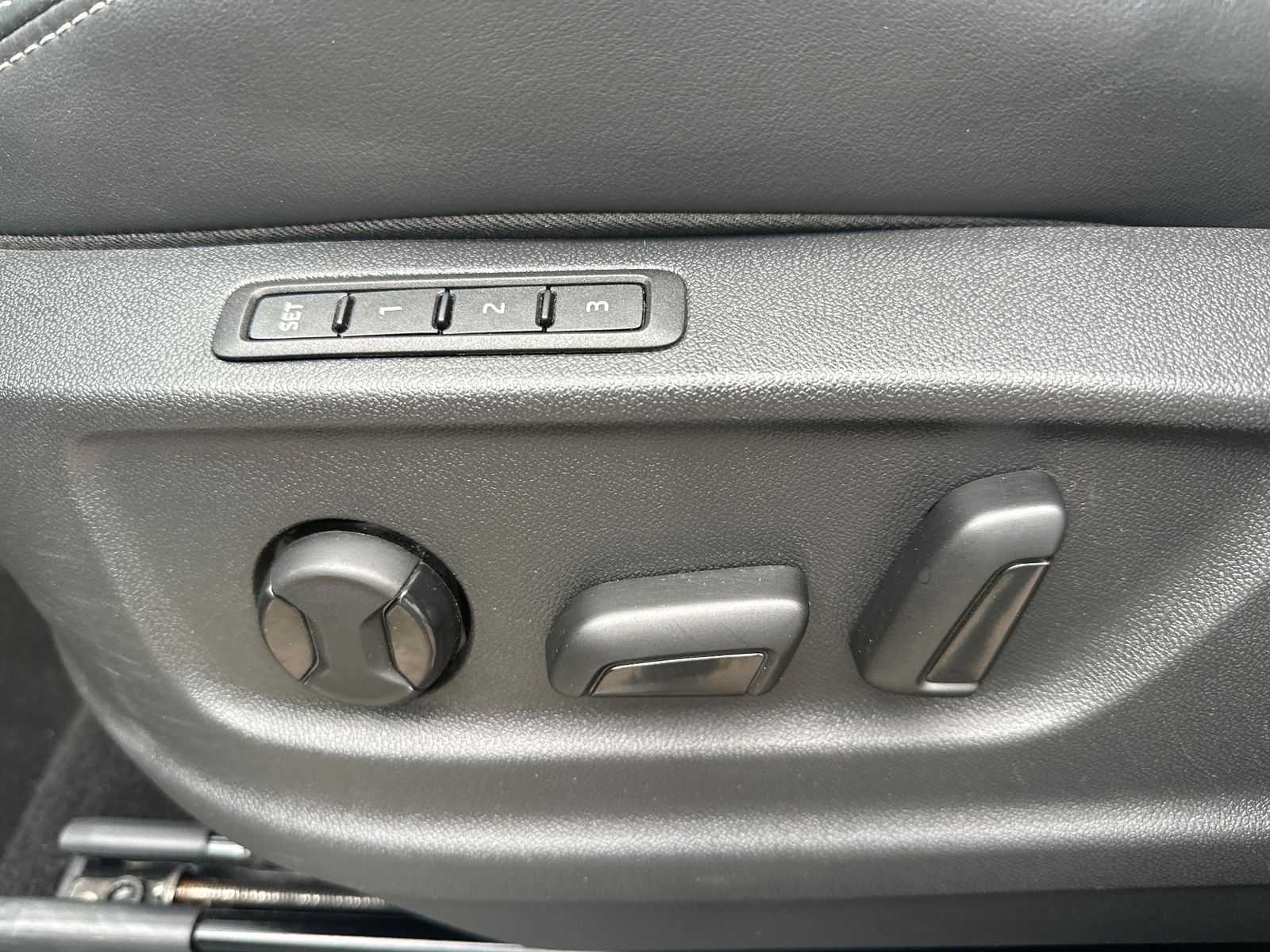 Fahrzeugabbildung SKODA Kodiaq Sportline NAV+LED+ACC+KAMERA+20ZOLL+KESSY