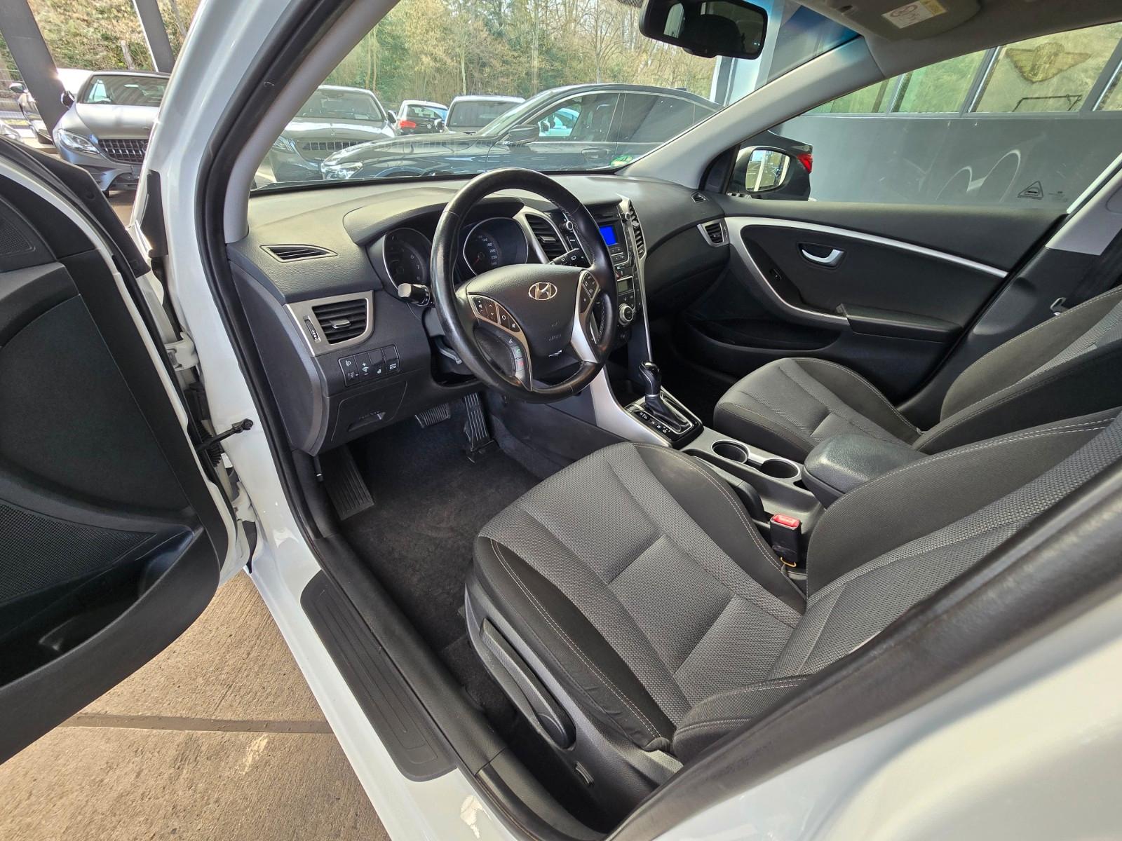 Hyundai i30 Kombi 1.6 GDi blue Passion Automatik Park/LM