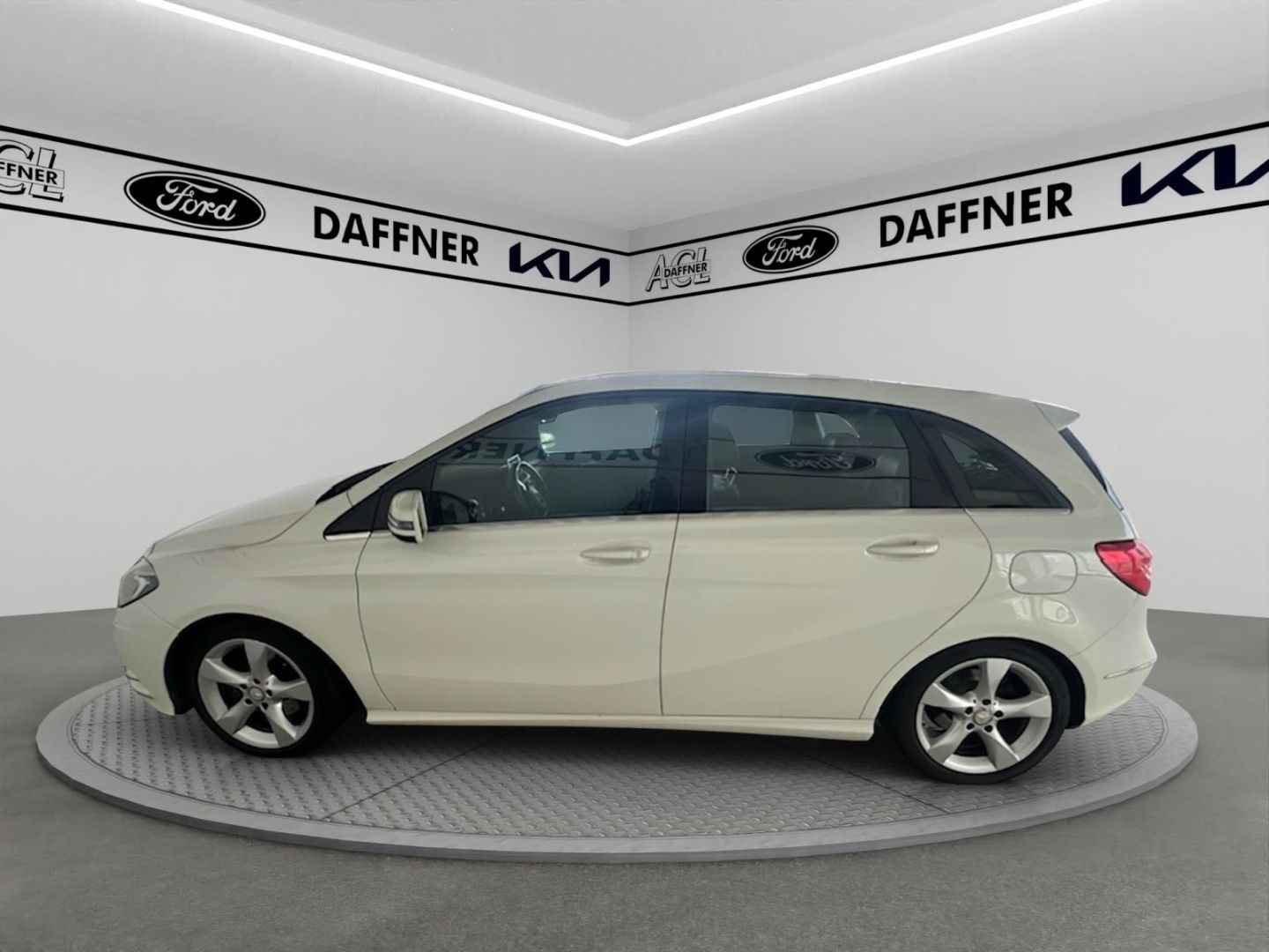 Fahrzeugabbildung Mercedes-Benz B 180 Sportpaket AHK-el. klappb. Bi-Xenon SHZ No