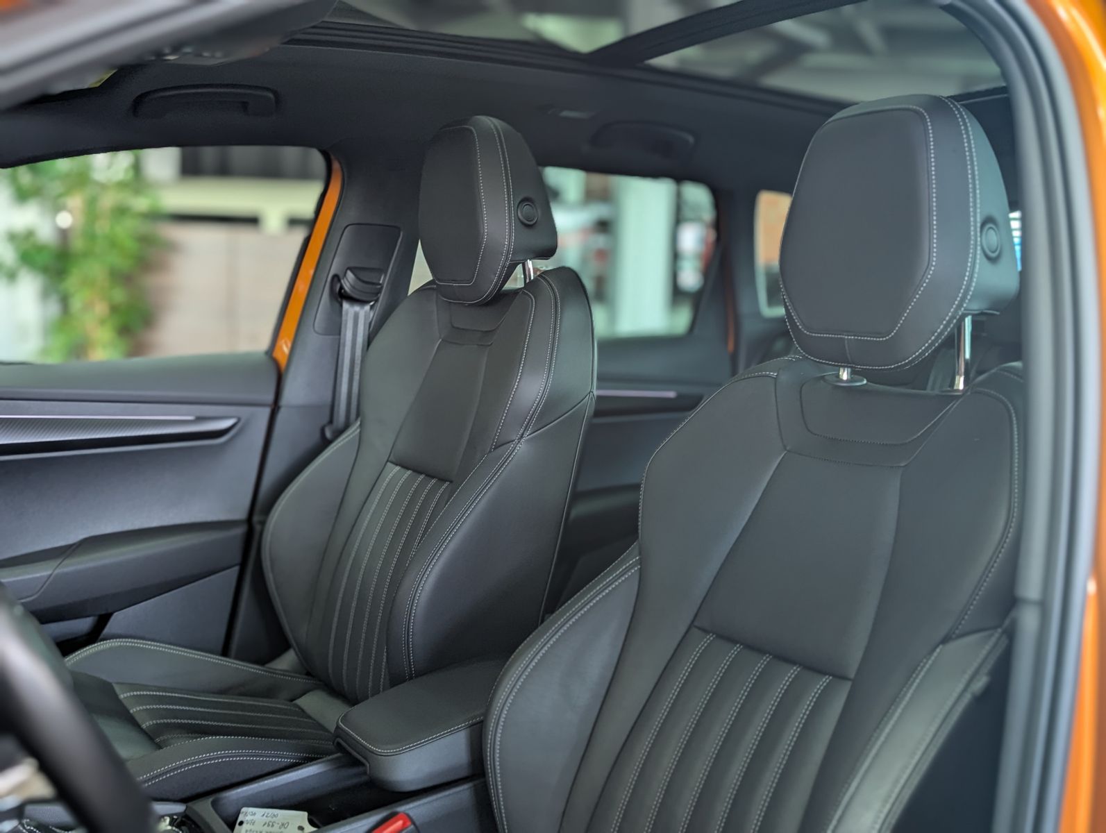 Fahrzeugabbildung SKODA Karoq Sportline 4x4 2.0 TSI PANO AHK StHz VOLL