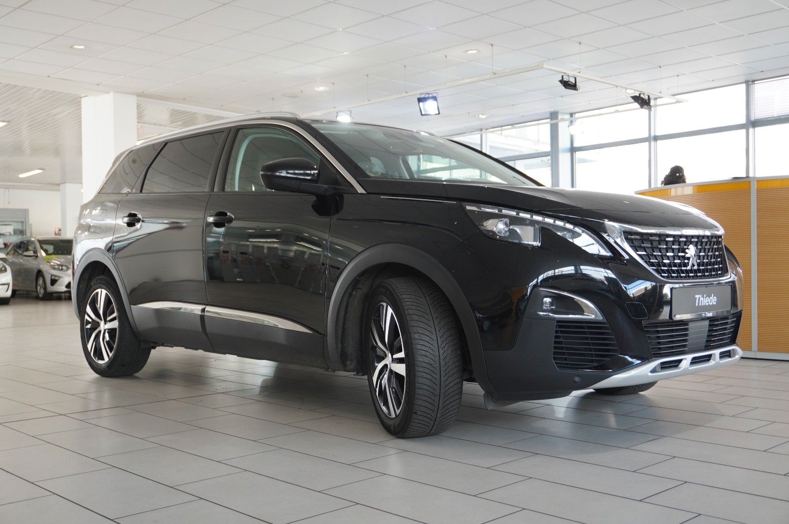Fahrzeugabbildung Peugeot 5008 1.5D ALLURE NAVI/LED/KAMERA/VIRT/SH/DAB/AHK