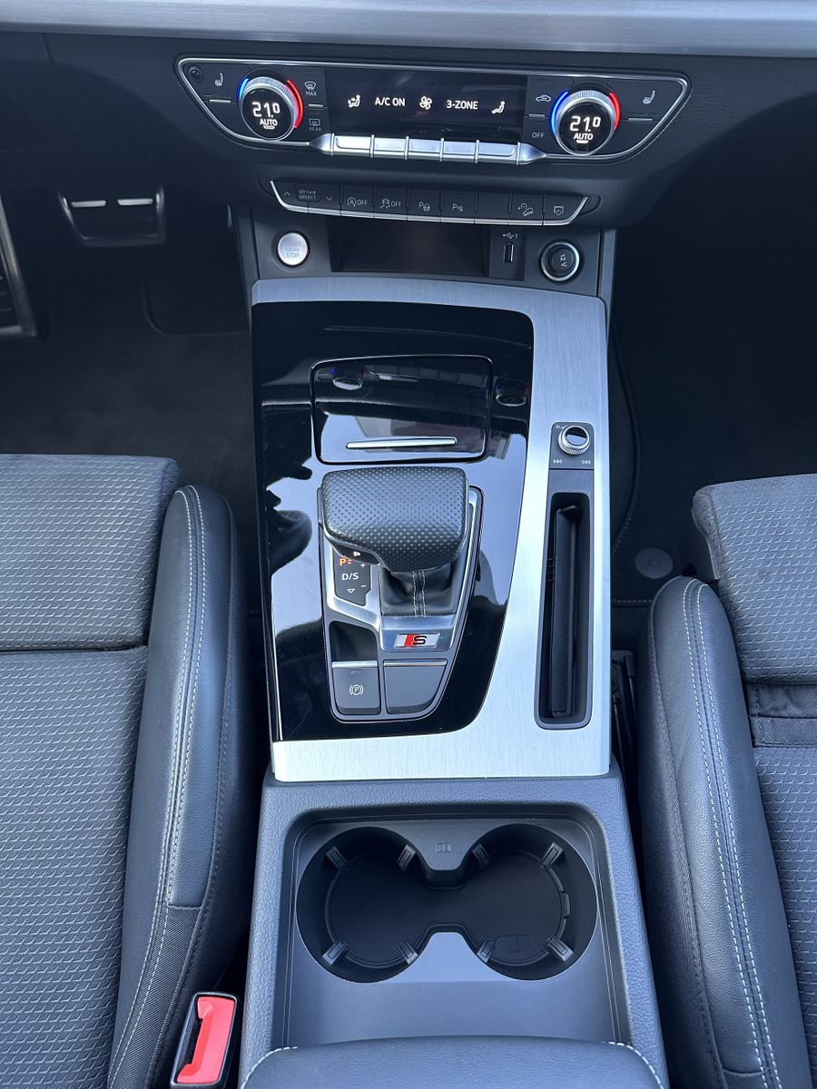 Fahrzeugabbildung Audi SQ5 SpB Black NAV+LED+HUD+LUFTFEDERUNG+DSP+21ZO