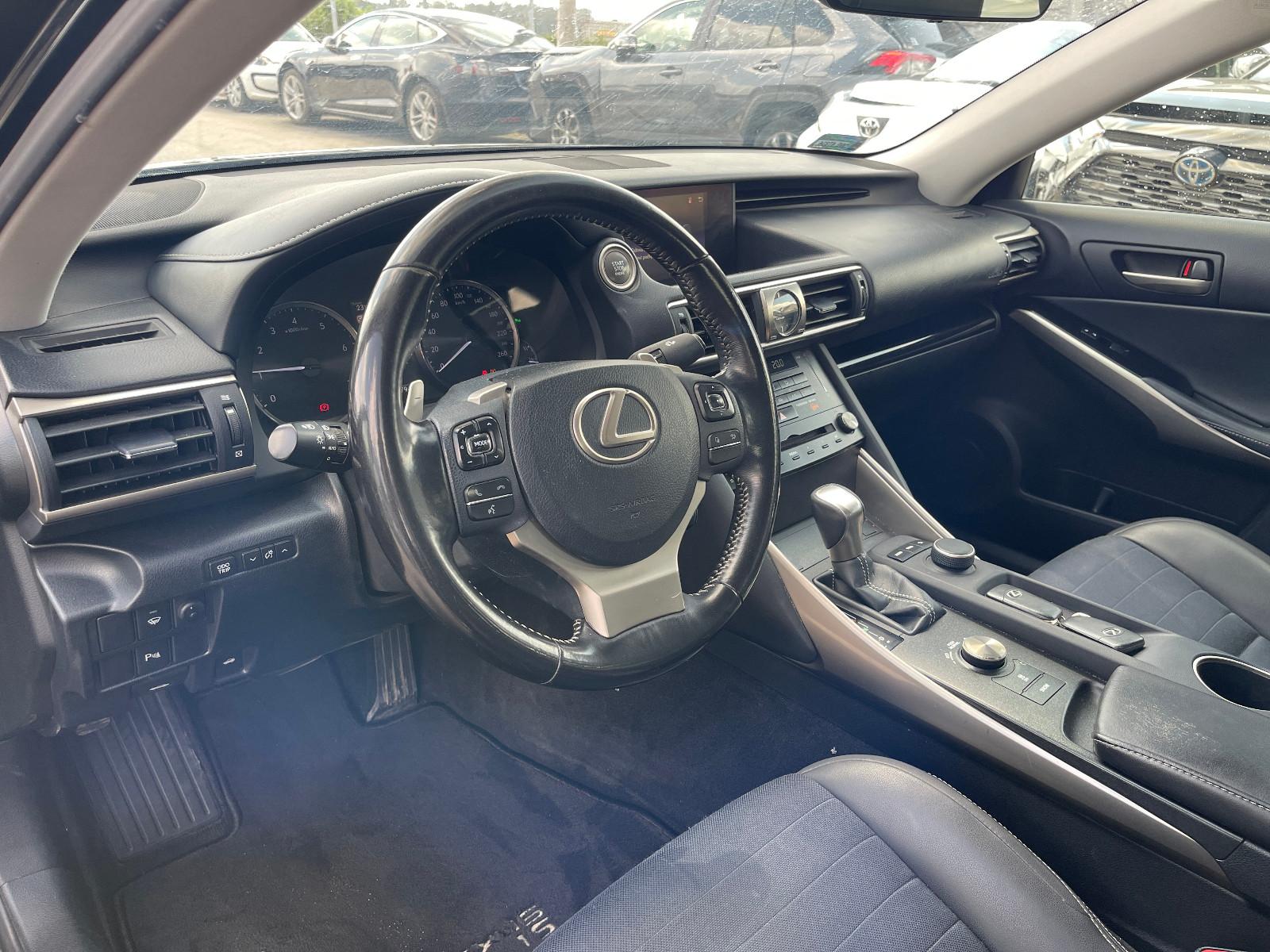 Lexus IS 300 Sport Line Automático — foto 9