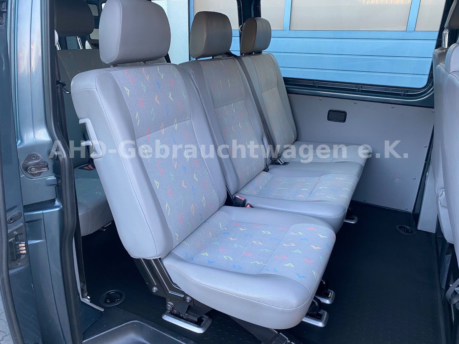 Fahrzeugabbildung Volkswagen T5 Langer Radstand 1.9 TDI 9-Sitzer Klima AHK