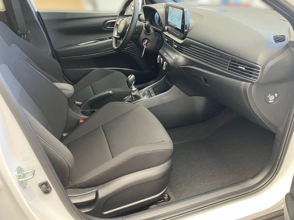 Fahrzeugabbildung Hyundai BAYON 1.0 T-GDI 6-MT Blackline Fernlichtass. LED