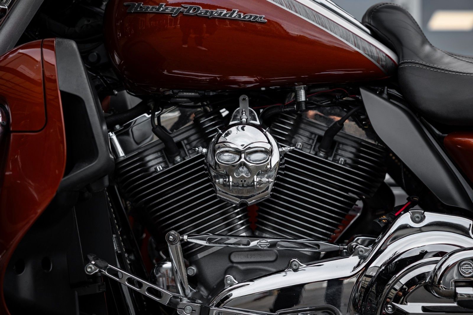 Fahrzeugabbildung Harley-Davidson FLHTKSE CVO E-Glide - V-Triebwerk Gespann