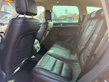 Volkswagen Touareg - 12