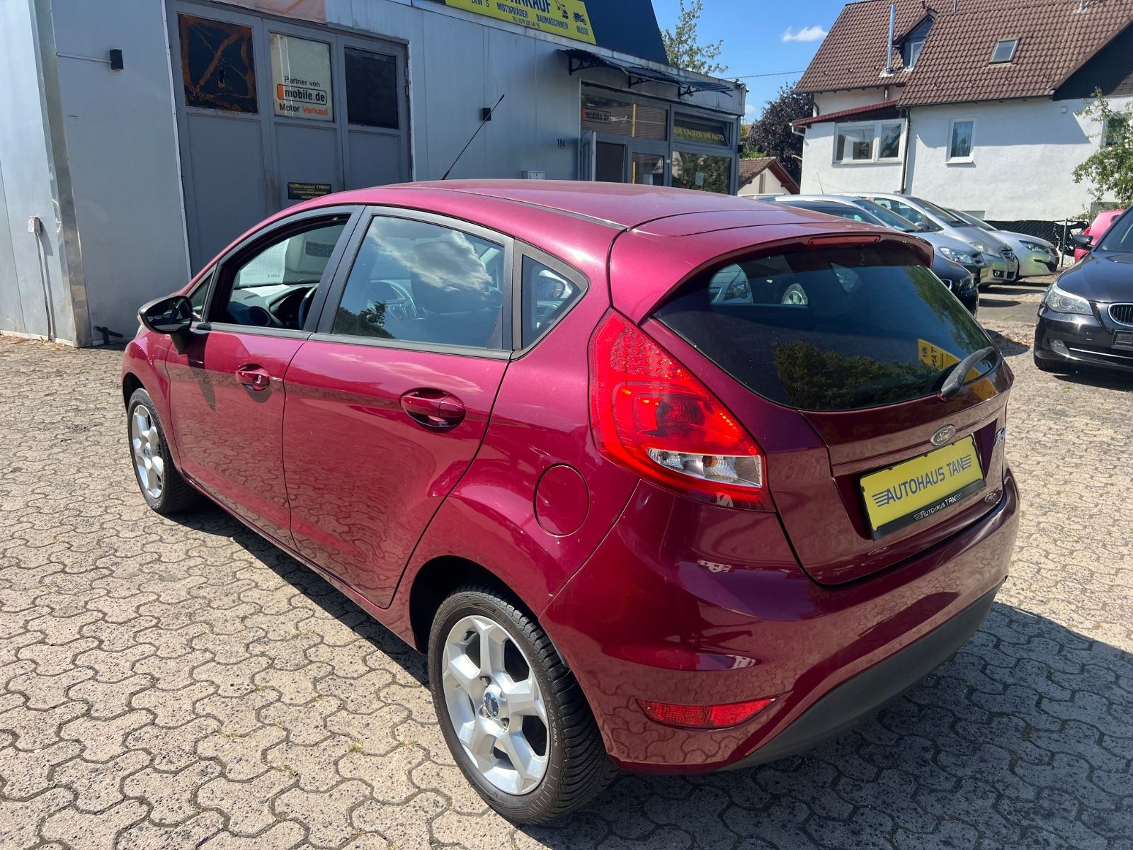 Fahrzeugabbildung Ford Fiesta Sonderlack * 2.HAND * TÜV NEU *