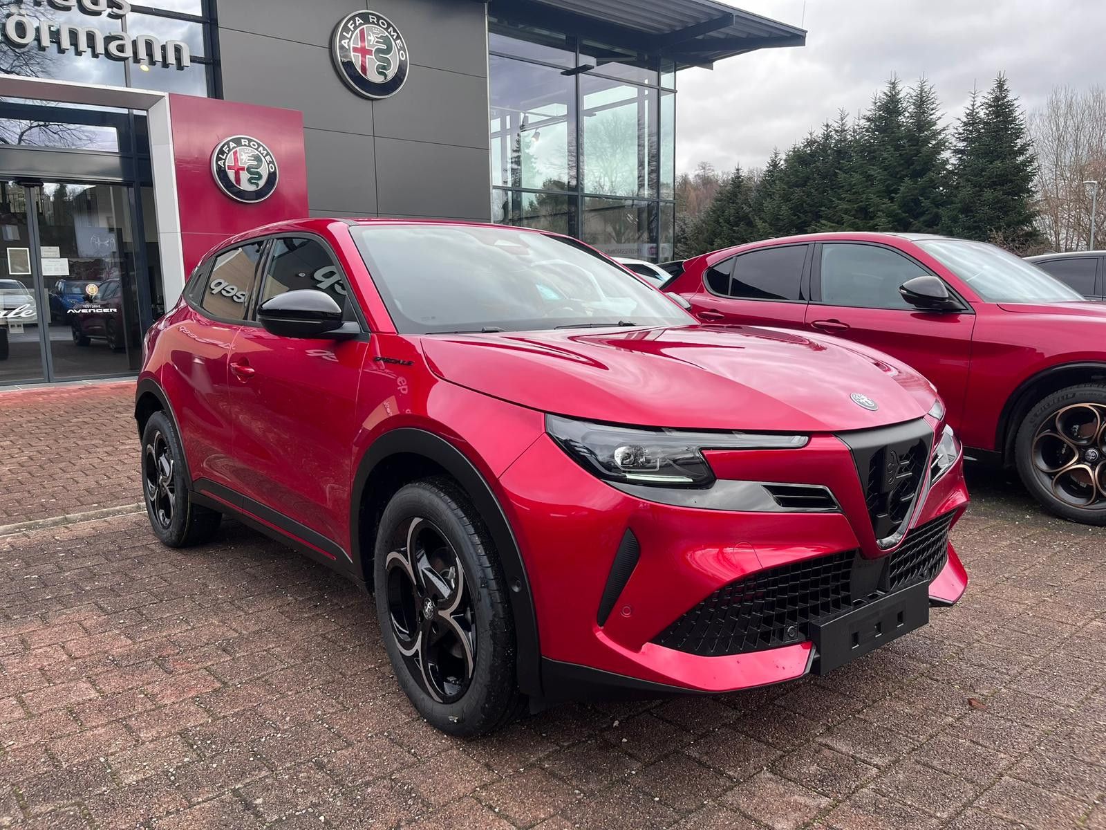 Fahrzeugabbildung Alfa Romeo Junior Ibrida 1.2 VGT 48V-Hybrid 107 kW Speciale