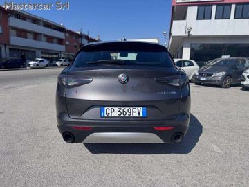 Alfa-Romeo Stelvio - 5