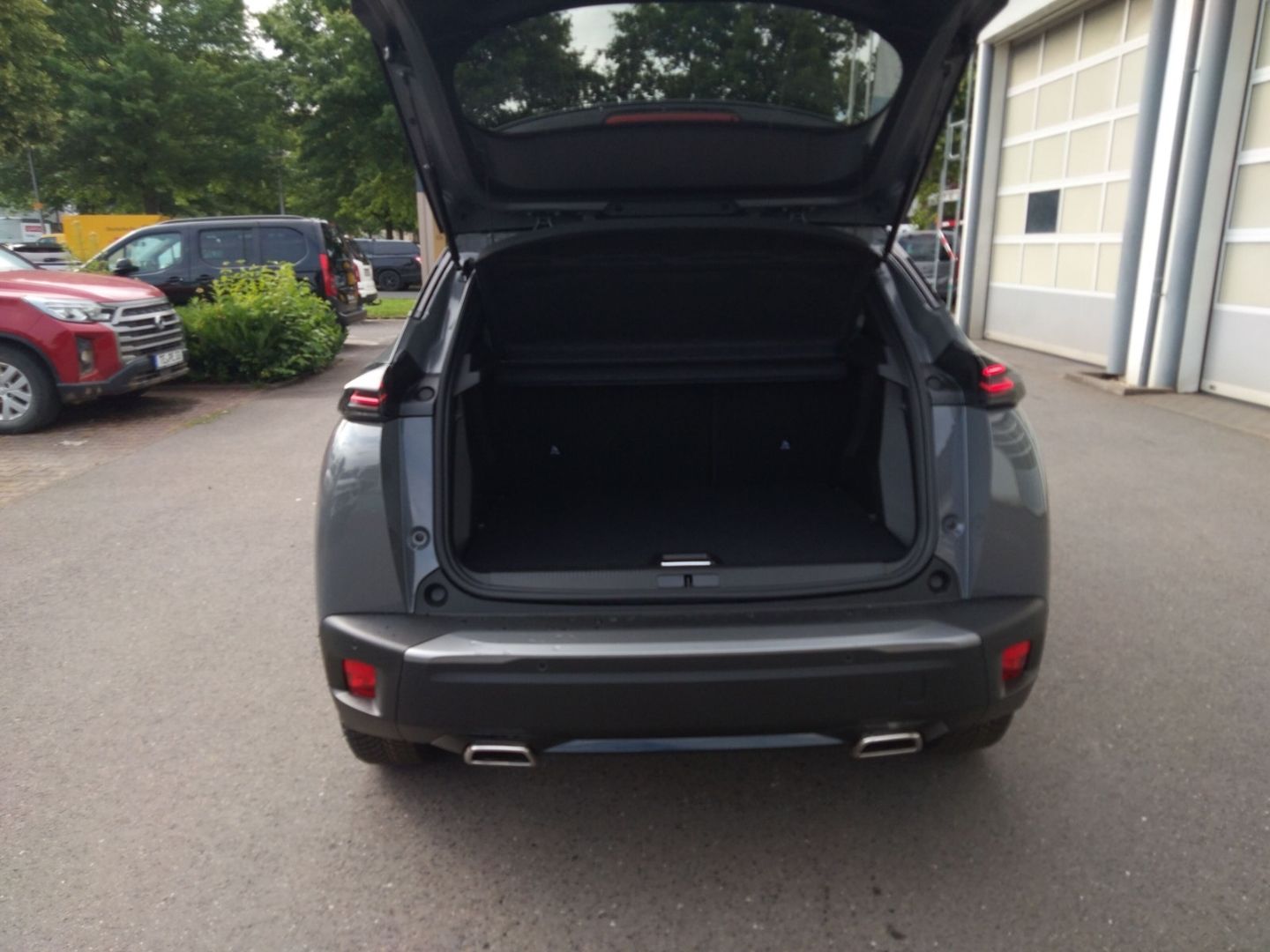 Fahrzeugabbildung Peugeot 2008 GT HYBRID 145 e-DSC6 El. Panodach Navi ACC