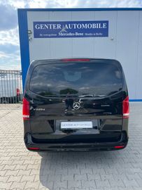 Mercedes V 220 - 11